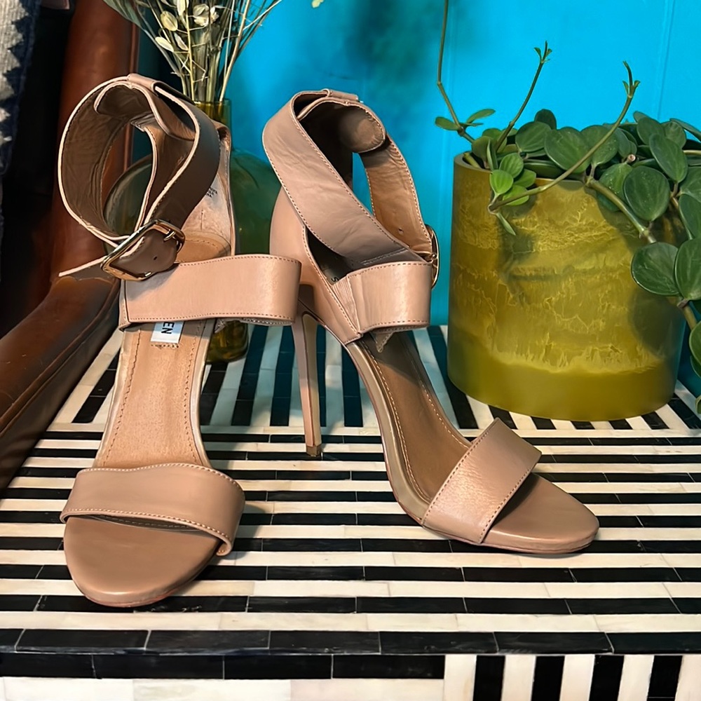 Steve Madden Mysterii Heels -Tan/Nude